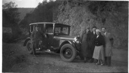 Photographie Vintage Photo Snapshot Automobile Voiture Car Auto Groupe - Auto's