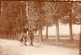 Photographie Vintage Photo Snapshot Tandem Vélo Bicyclette Bicycle - Other & Unclassified