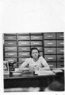 Photographie Vintage Photo Snapshot Secrétaire Secretary Bureau Desk - Beroepen