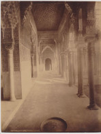 Grande Photographie Ancienne ~1880 Espagne 28x21,5 Cm. Galerie Des Ecussons. Alhambra, Grenade - Tirage Albuminé - Alte (vor 1900)