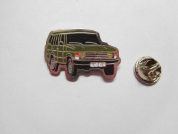 Beau Pin's , Auto 4X4 Land Rover , Range Rover , Signé Logo Motiv - Altri & Non Classificati