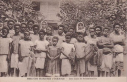 MISSIONS MARISTES D OCEANIE  -  Une école De Salomonaises  - - Salomon