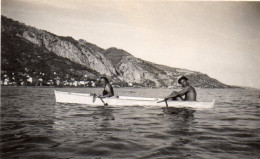 Photographie Vintage Photo Snapshot Canot Canoë Rame Rameur Pagaie - Autres & Non Classés