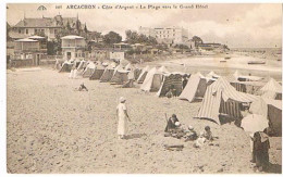 33   ARCACHON     LA PLAGE VERS LE GRAND HOTEL - Arcachon