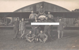 Aviation Militaire - Carte Photo Avion De Chasse SPAD VII Devant Son Hangar, Pilotes, Mécaniciens ( à Situer) - 1914-1918: 1ste Wereldoorlog