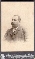 Photo CDV D'un Homme élégant Posant Dans Un Studio Photo A Bruxelles - Old (before 1900)