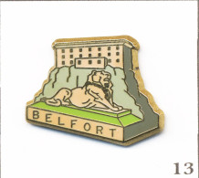 Pin's Tourisme - Ville De Belfort (90) / Citadelle Et Lion De Bartholdi. Est. Maximilien Pin’s STF. Zamac. T1027-13 - Cities