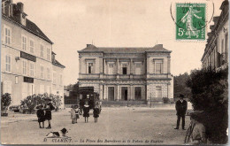 58 CLAMCY - LA PLACE DES BARRIERES ET LA PALAIS DE JUSTICE - Clamecy