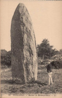 29 , Cpa  HUELGOAT , 16 , Menhir De Herampeulven , L.L.. (18102.V) - Huelgoat