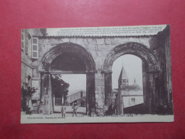 Carte Postale - CLUNY (71) - Porte D'entrée De L'Abbaye (B446) - Cluny