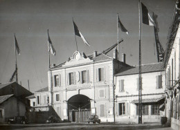 La Seyne Sur Mer (83) : Porche D'entrée Monumental De La Sté Forges Et Chantiers De La Méditerrannée (chantiers Navals) - Lieux