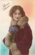 FANTAISIE FEMME FRAU LADY VROUW POUR UNE BONNE ANNEE AVEC FLEURS VIOLETTES  CIRCULEE VERS NARBONNE AUDE - Vrouwen