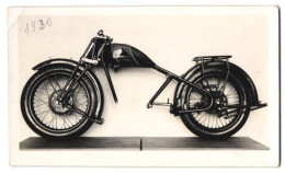 Fotografie Motorrad-Rahmen Mit Tank Und Rädern  - Automobiles