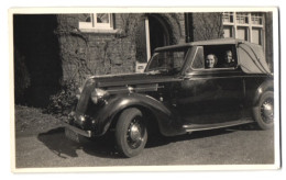 Fotografie Auto Cabriolet, Junge Frau & Mädchen Im Cabrio Sitzend  - Auto's