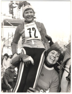 Fotografie Skiläuferin Regina Mösenlechner Belegt Als 13 Jährige Den 7. Rang In Garmisch-Partenkirchen 1975  - Sport