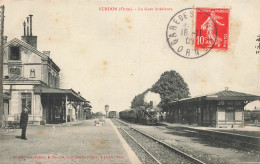 SURDON - La Gare Intérieure. - Stazioni Con Treni