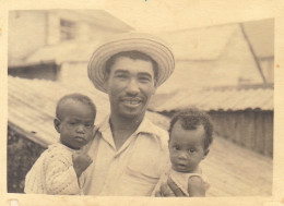 Photo Iles Saintes Ancien Bagnard De Cayenne Et Ses Enfants - Guadeloupe Mer Des Caraïbes - Amérique