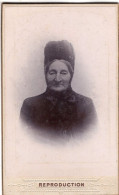 Photo CDV D'une Femme élégante Posant Dans Un Studio Photo A Mons ( Belgique ) - Alte (vor 1900)