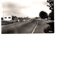 69 BULLY Route Nationale ,station Service Mobil , Pompe à Essence , Voiture Renault 4 CV - Autres & Non Classés