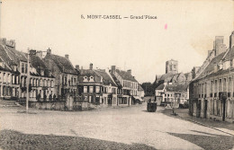 E427 Mont Cassel Grand Place - Cassel
