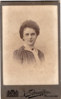 Photo CDV D'une Jeune Femme élégante Posant Dans Un Studio Photo A Mulhouse - Alte (vor 1900)