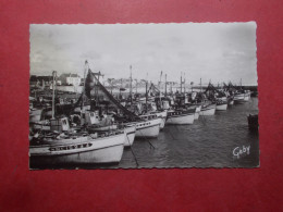 Carte Postale - LA TURBALLE (44) - Les Sardiniers - Vue D'ensemble Du Port (B476) - La Turballe