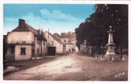 65 - Hautes Pyrenées -  HECHES - Monument Aux Morts - Entrée Du Village - Andere & Zonder Classificatie