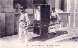 63 - Puy De Dome -  LA BOURBOULE -  Une Chaise A Porteurs - La Bourboule