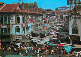 Singapour - Street Stalls Selling - Picture Shows The Busy Street Stalls Selling Ail Kinds Of The Things When The Chines - Singapur