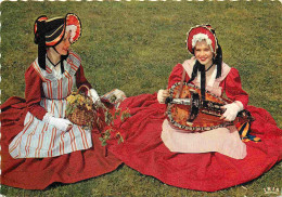 Folklore - Bourbonnais - Jeunes Filles En Costume - Carte Dentelée - CPSM Grand Format - Carte Neuve - Voir Scans Recto- - Costumes