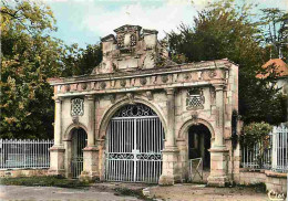 17 - Surgères - Porte Du Château - CPM - Voir Scans Recto-Verso - Surgères