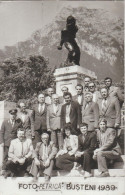 Romania - Busteni - Fotografie In Grup La Ultimul Grenadier - Foto Petrica - 1989 (90x140 Mm) - Lugares