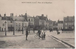 MONTARGIS, PLACE DE LA REPUBLIQUE, COMMERCES, PERSONNAGES REF 16591 - Montargis