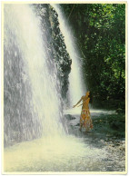 CP TAHITI - Cascade De Vaiharuru à Faaone - ( Femme Seins Nus ) - Polynésie Française