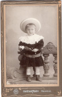 Photo CDV D'une Petite Fille   élégante Posant Dans Un Studio Photo A Mulhouse - Anciennes (Av. 1900)