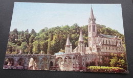 Lourdes - La Basilique Et Le Gave - Ed. A. Doucet, Lourdes - Lourdes