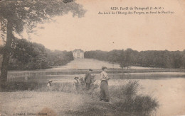 Paimpont (35 - Ille Et Vilaine) La Forêt - Au Bord De L'étang Des Forges , Au Fond Le Pavillon - Paimpont