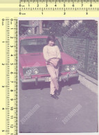 REAL PHOTO Cute Kid Girl Next To Car Fillette A Cote Voiture VINTAGE SNAPSHOT - Personnes Anonymes