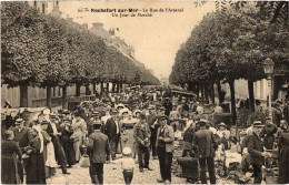 PC 17 FRANCE MARKETS ROCHEFORT-SUR-MER RUE DE L'ARSENAL JOUR DE MARCHÉ (a57795) - Rochefort