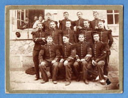 Photo Militaire Ancienne Collée Sur Carton Soldats Du 101eme Regiment ? (  Format 9cm X 12cm ) - Guerre, Militaire