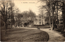 CPA MANTES-la-JOLIE Jardin Public (1411591) - Mantes La Jolie