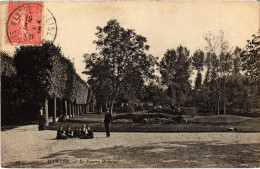 CPA MANTES-la-JOLIE Le Square Brieussel (1411551) - Mantes La Jolie