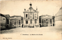 CPA CHANTELOUP-les-VIGNES La Mairie Et Les Ecoles (1411325) - Chanteloup Les Vignes