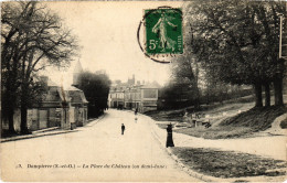 CPA DAMPIERRE Place Du Chateau (1412426) - Dampierre En Yvelines