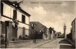 CPA FRENEUSE La Mairie Et La Rue Principale (1412295) - Freneuse