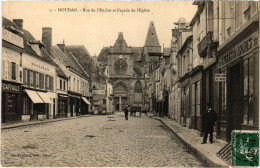 CPA HOUDAN Rue De L'Enclos Et Facade De L'Eglise (1412236) - Houdan