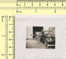 REAL PHOTO Old  CHEVROLET FireTruck Man, Camion De Pompier ORIGINAL VINTAGE SNAPSHOT PHOTOGRAPH - Auto's