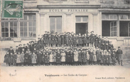 VENDEUVRE-sur-Barse (Aube) - Les Ecoles De Garçons - Ecole Primaire - Voyagé 1908 (2 Scans) - Autres & Non Classés