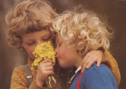 NIÑOS Retrato Vintage Tarjeta Postal CPSM #PBU837.ES - Portretten