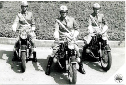 VD LAUSANNE Police De Lausanne 1959-2009 Groupe Motocyclistes - CPA NEUVE Au Milieu Daniel "Dany" Mottaz Avec Sa BMW - Lausanne